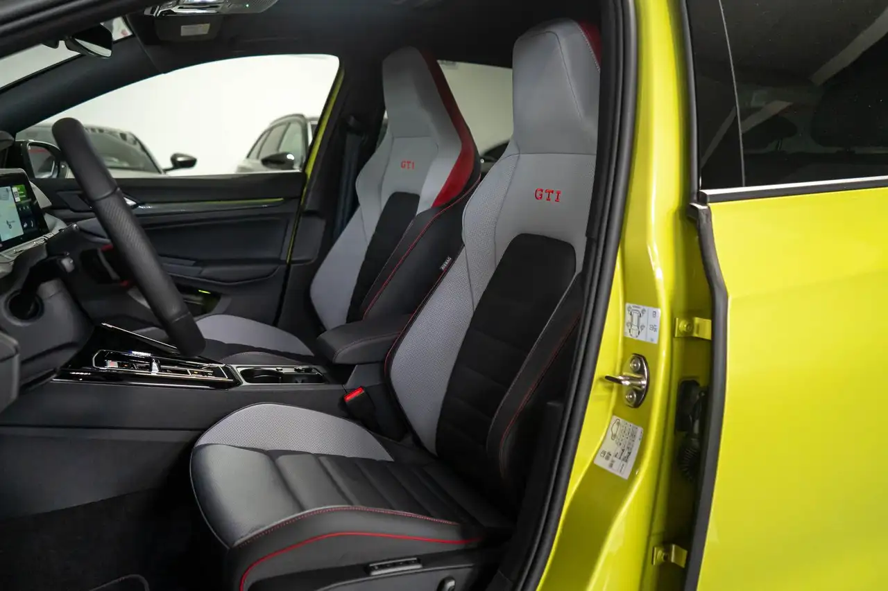Volkswagen Golf 2.0 TSI GTI Clubsport IQ. DCC PANO H&K AGA — معرض صور السيارة 19