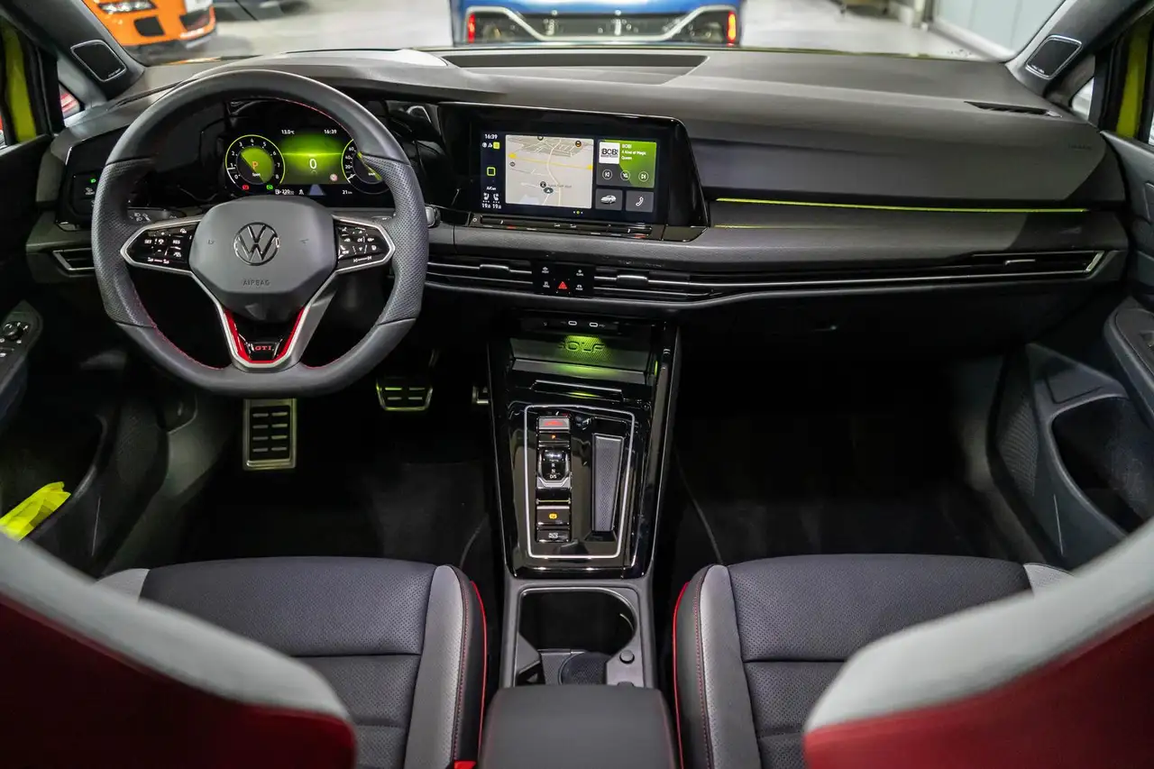 Volkswagen Golf 2.0 TSI GTI Clubsport IQ. DCC PANO H&K AGA — معرض صور السيارة 29