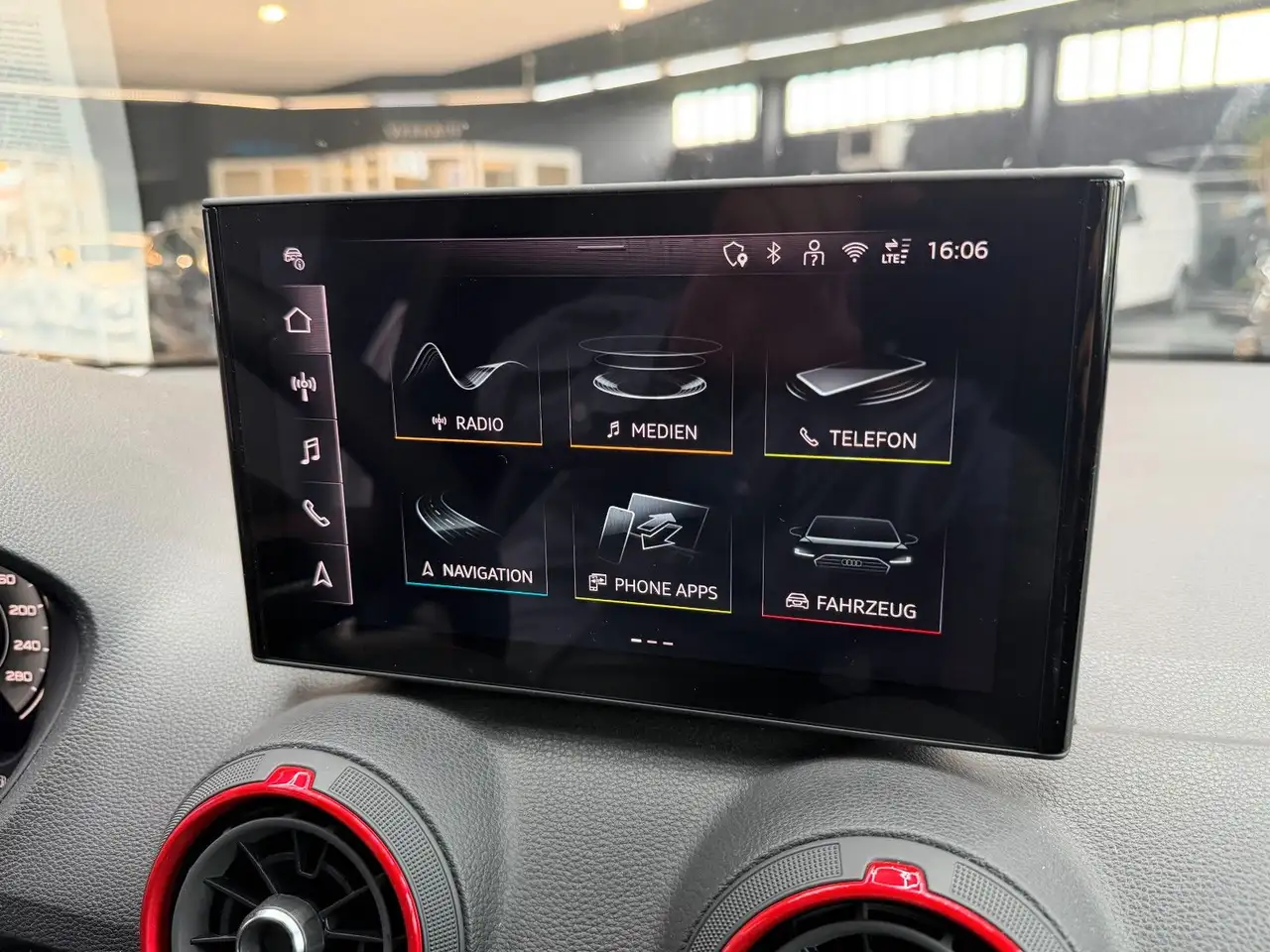 Audi Q2 35TFSI S Line/Virtual/AHK/NAV/LED NP51T€ — معرض صور السيارة 23