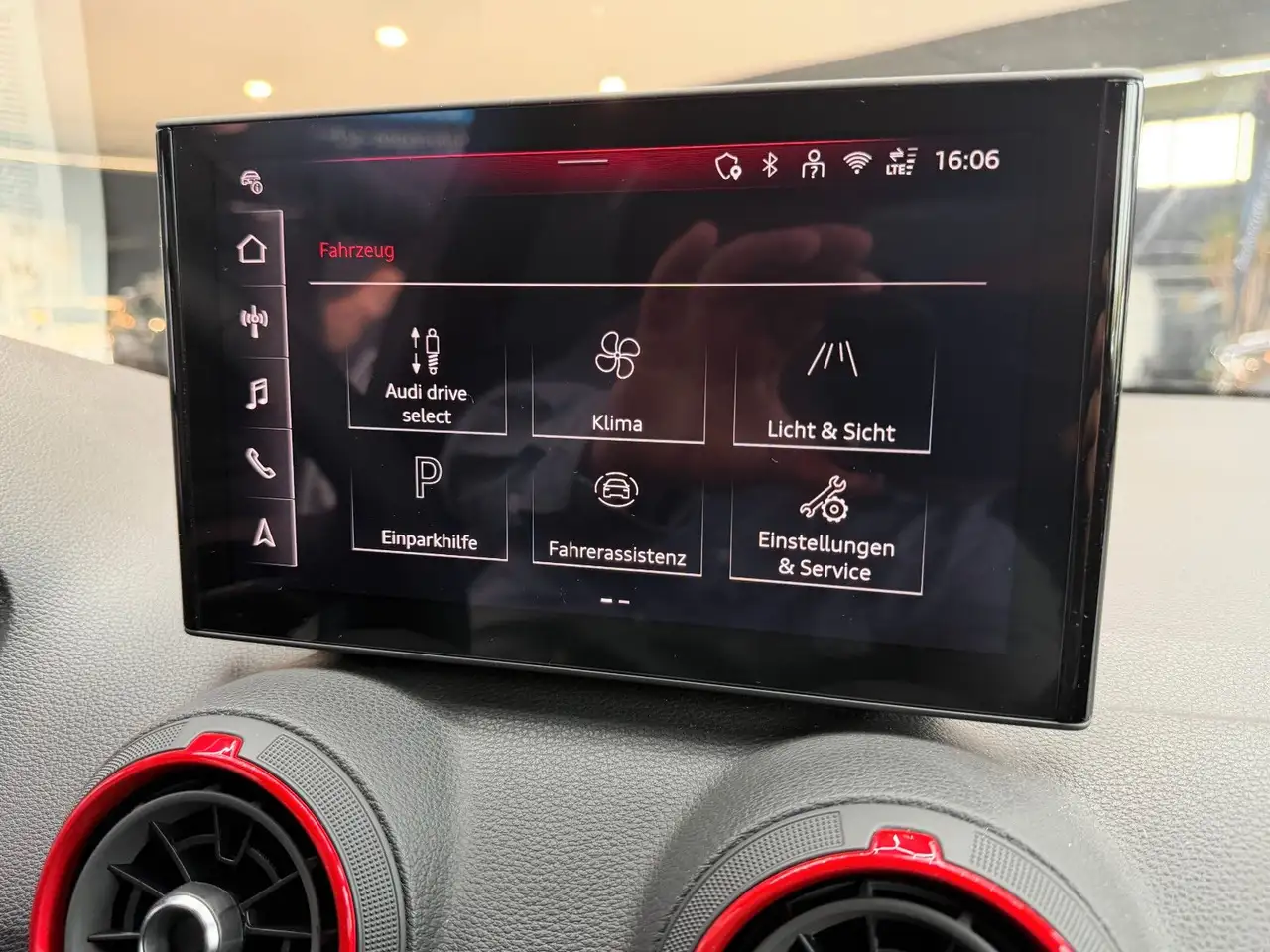 Audi Q2 35TFSI S Line/Virtual/AHK/NAV/LED NP51T€ — معرض صور السيارة 25