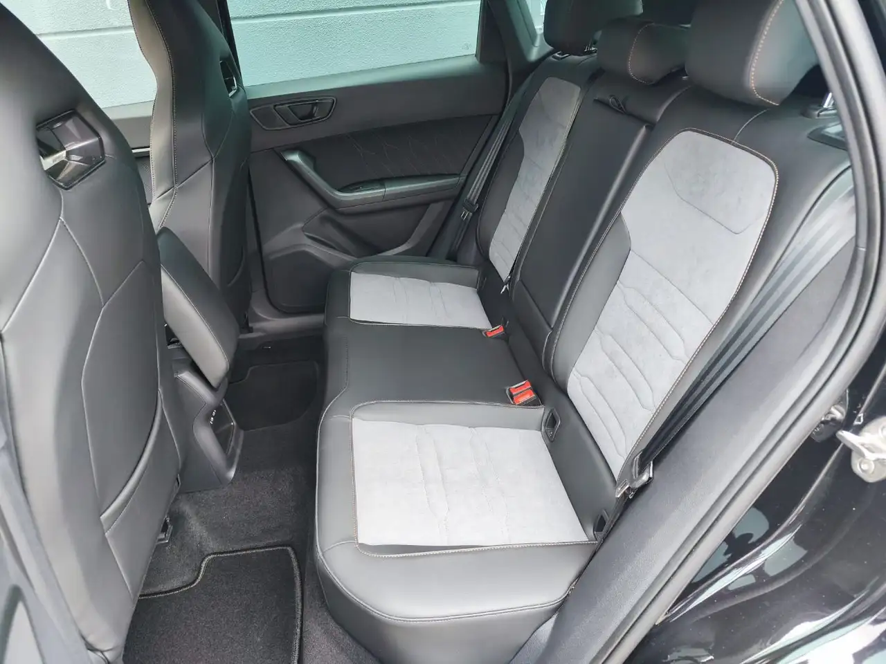 CUPRA Ateca 300 4DRIVE VZ TRIBE AHK + — معرض صور السيارة 8