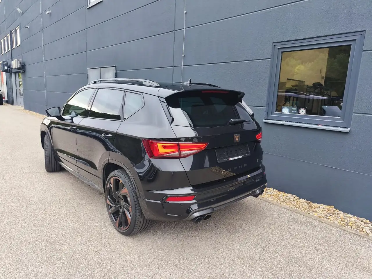 CUPRA Ateca 300 4DRIVE VZ TRIBE AHK + — معرض صور السيارة 4