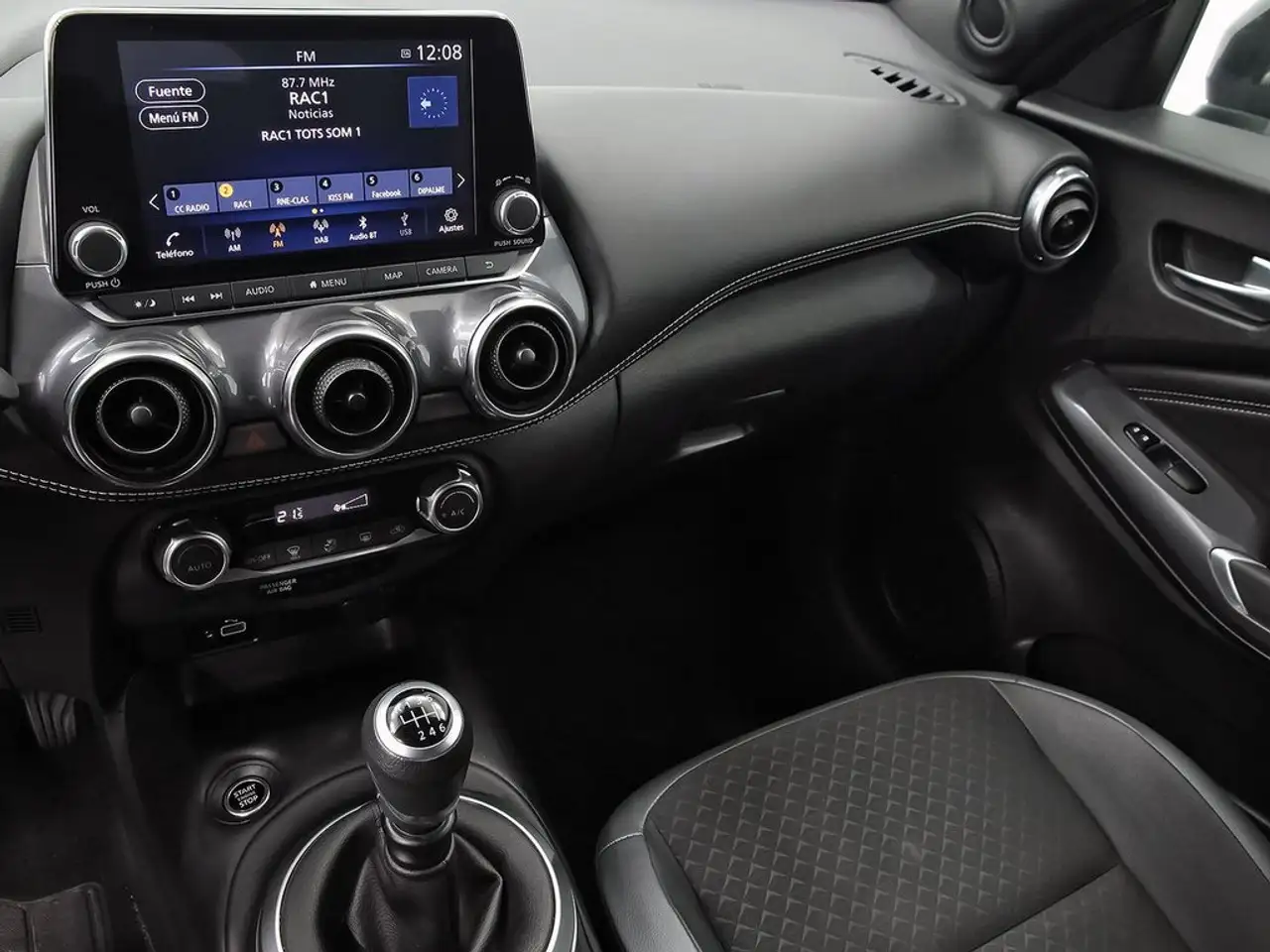 Nissan Juke DIG-T 84 kW (114 CV) 6M/T N-Connecta — Galería del vehículo 15