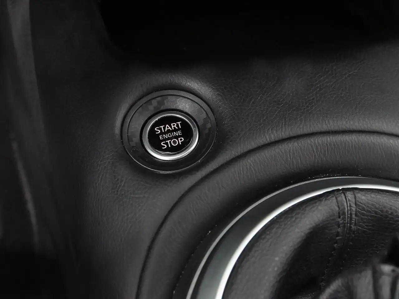 Nissan Juke DIG-T 84 kW (114 CV) 6M/T N-Connecta — Galería del vehículo 24