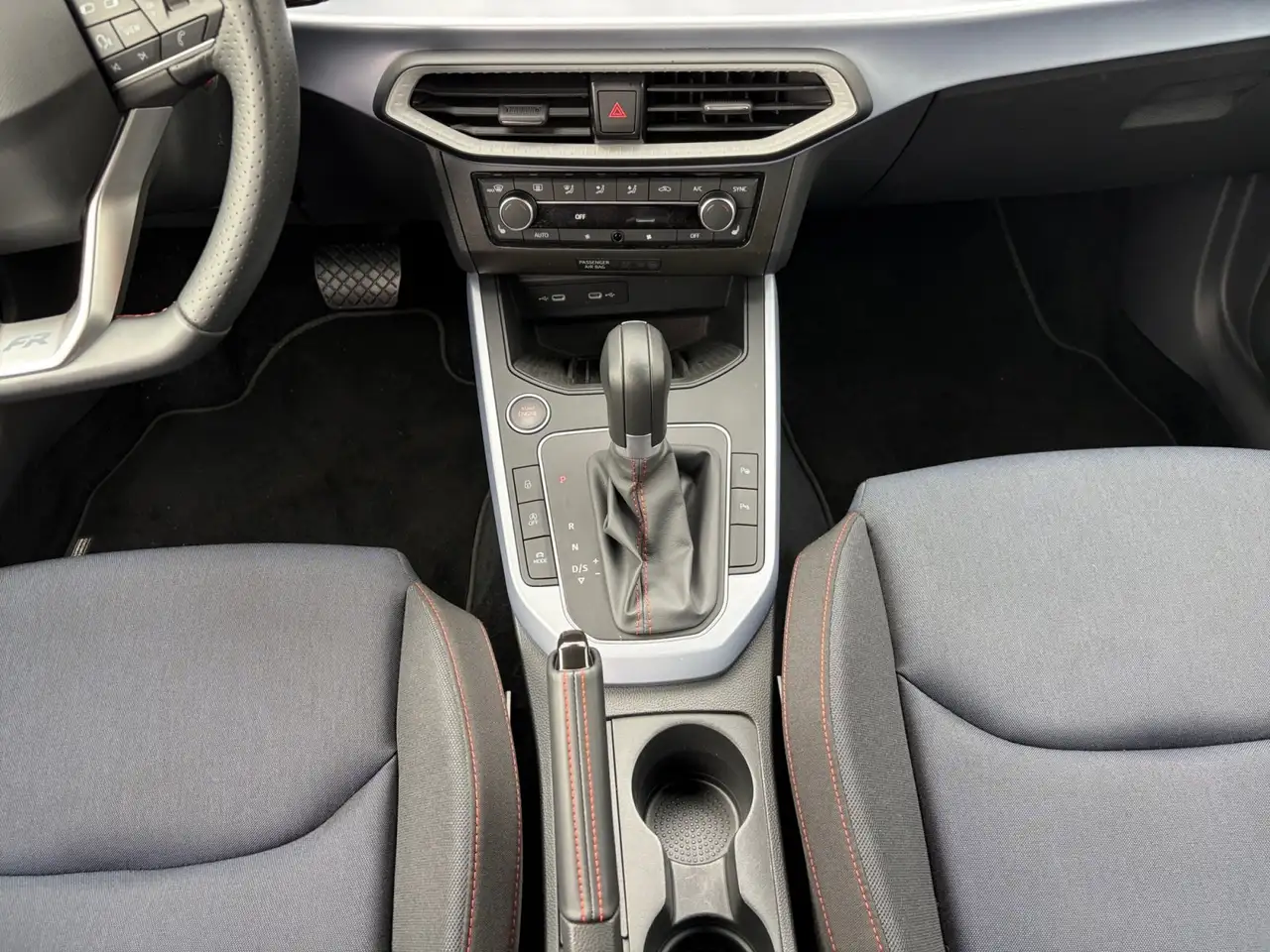 SEAT Arona 1.0 TSI FR Kamera+Tempomat+Navi+SitzHZ — معرض صور السيارة 10