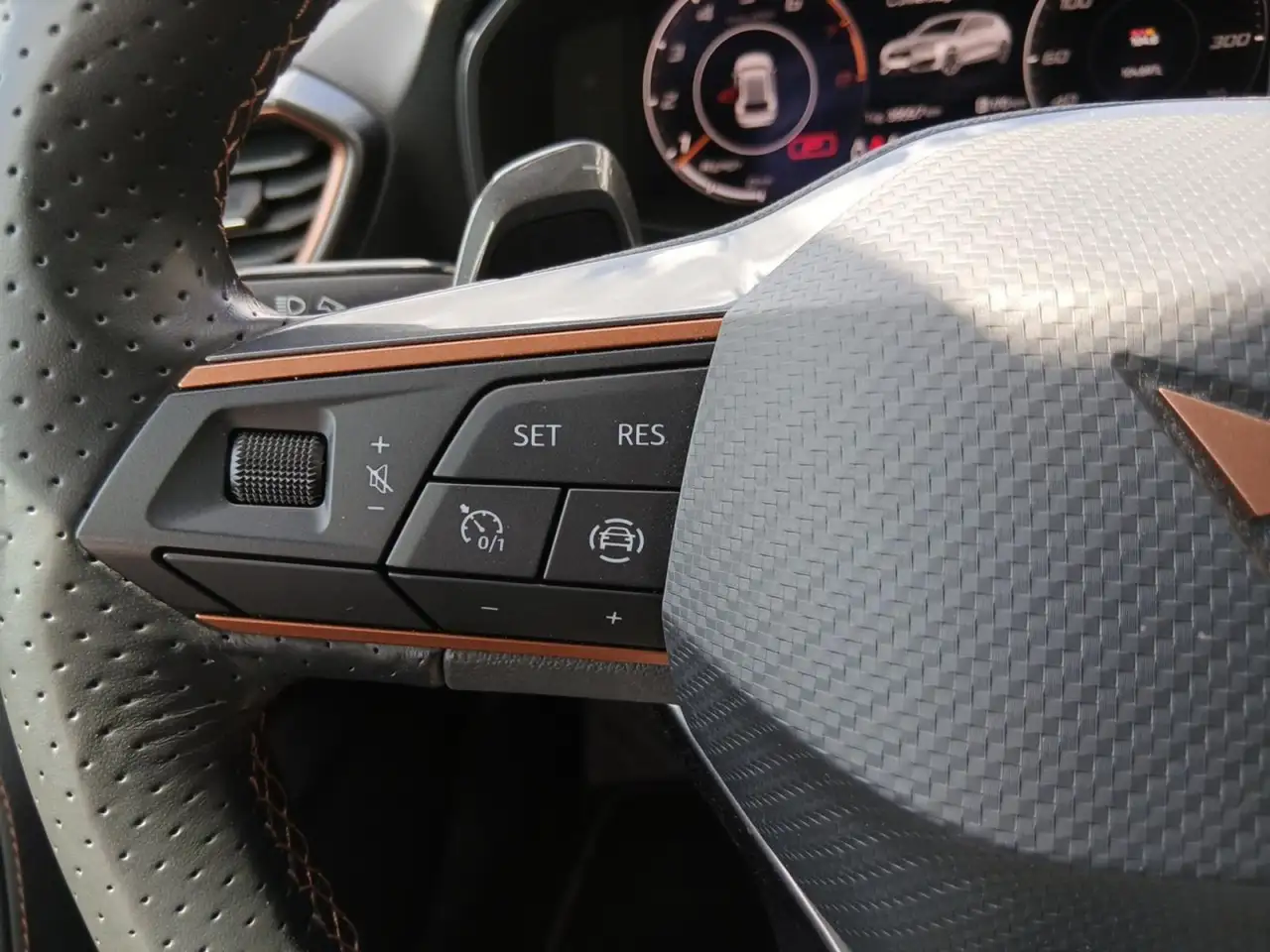 CUPRA Leon 1.5 eTSI DSG *Vision+*LED*GRA*SHZ* — Vehicle gallery 17