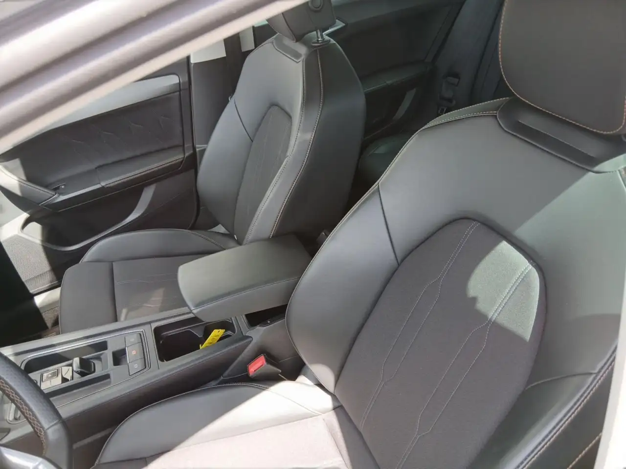 CUPRA Leon 1.5 eTSI DSG *Vision+*LED*GRA*SHZ* — Vehicle gallery 12
