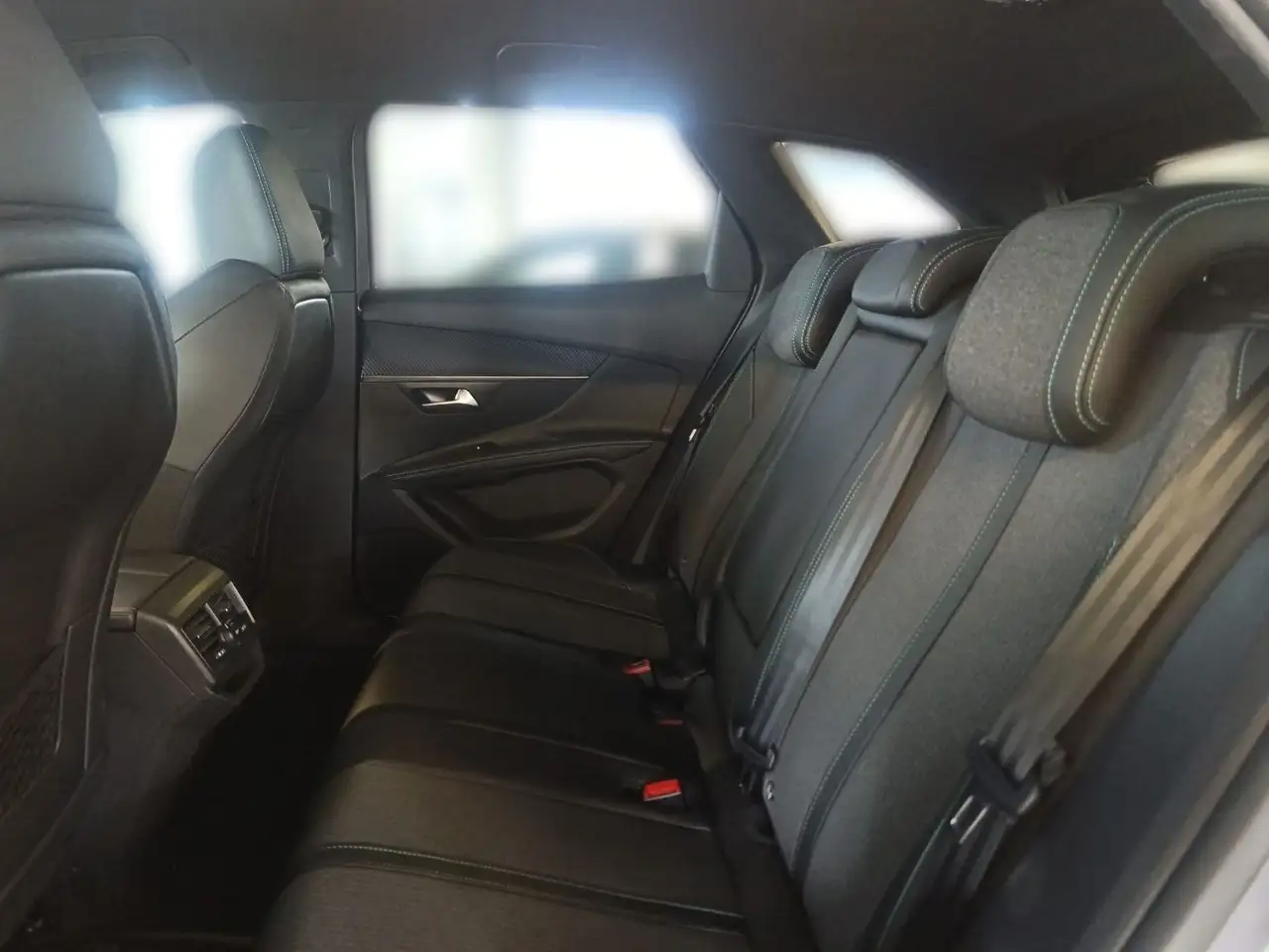 Peugeot 3008 1.2 PureTech 130 Allure Pack KeyLess LED LM — Galerie du véhicule 8