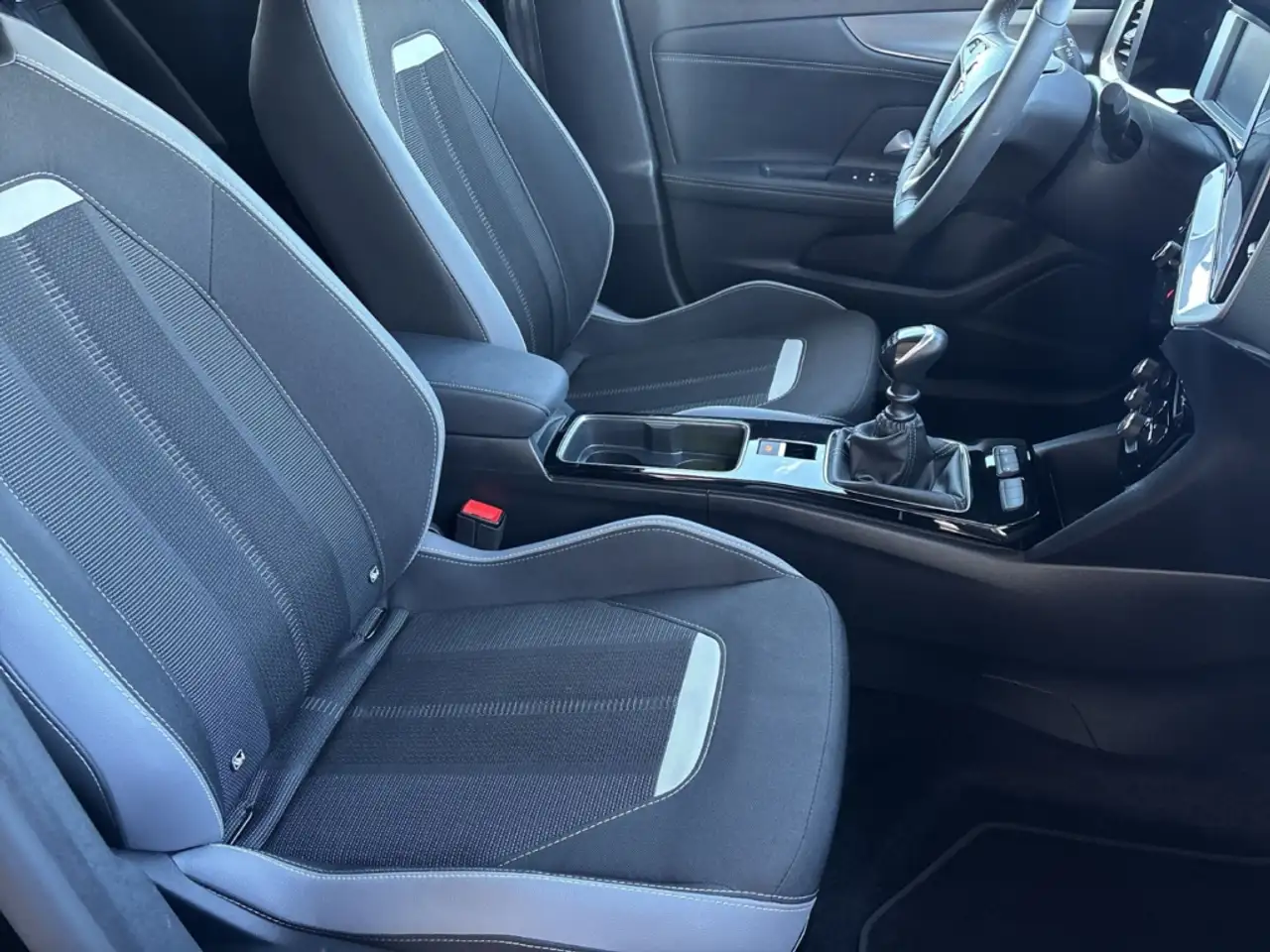 Opel Mokka GS 1.2 Turbo +CarPlay+Sitzhzg.+Allwetter+Keyless+ — Galerie du véhicule 13