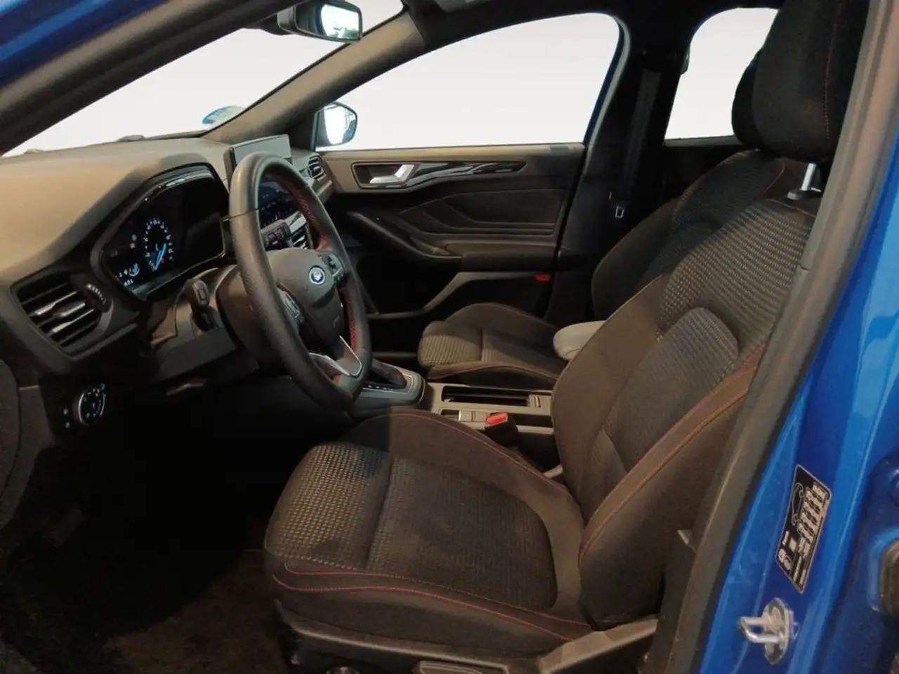 Ford Focus Sportbreak 1.0 Ecoboost MHEV ST-Line 155 Aut. — Galería del vehículo 8