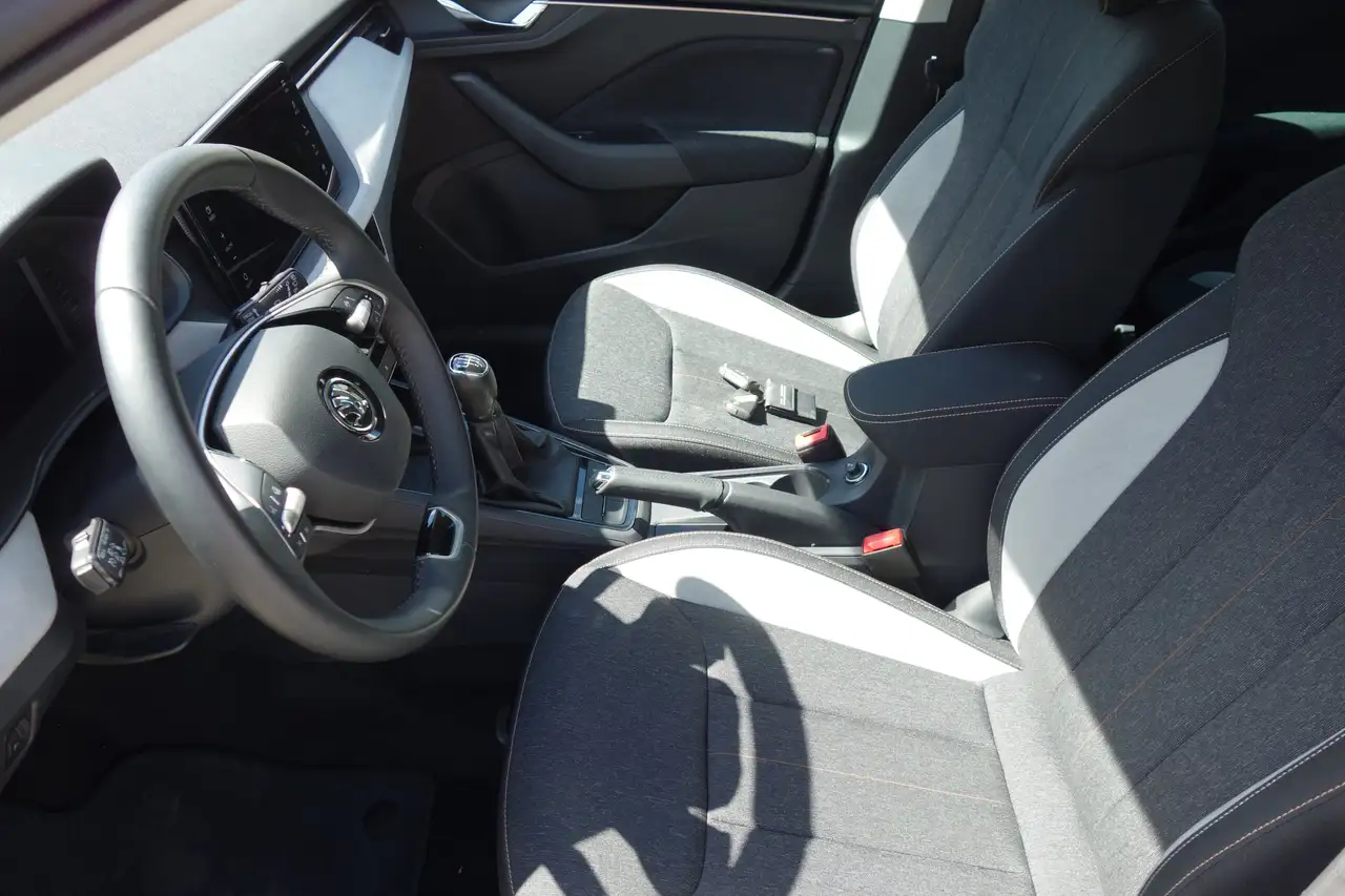 Skoda Scala Selection Navi / beh. Lenkrad / Steelgrey — Vehicle gallery 17