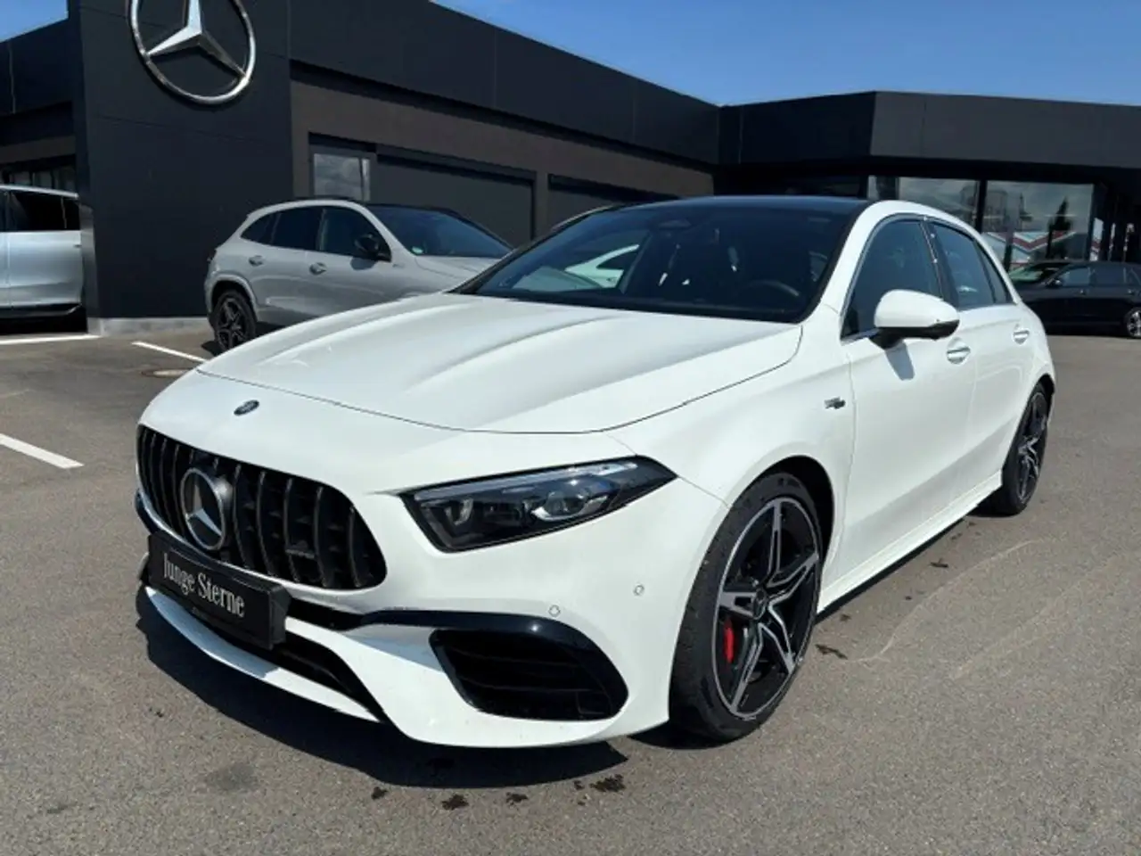 Mercedes-Benz A 45 AMG S 4M Distr Perf Sitze Pano HUD 19" — Vehicle gallery 2