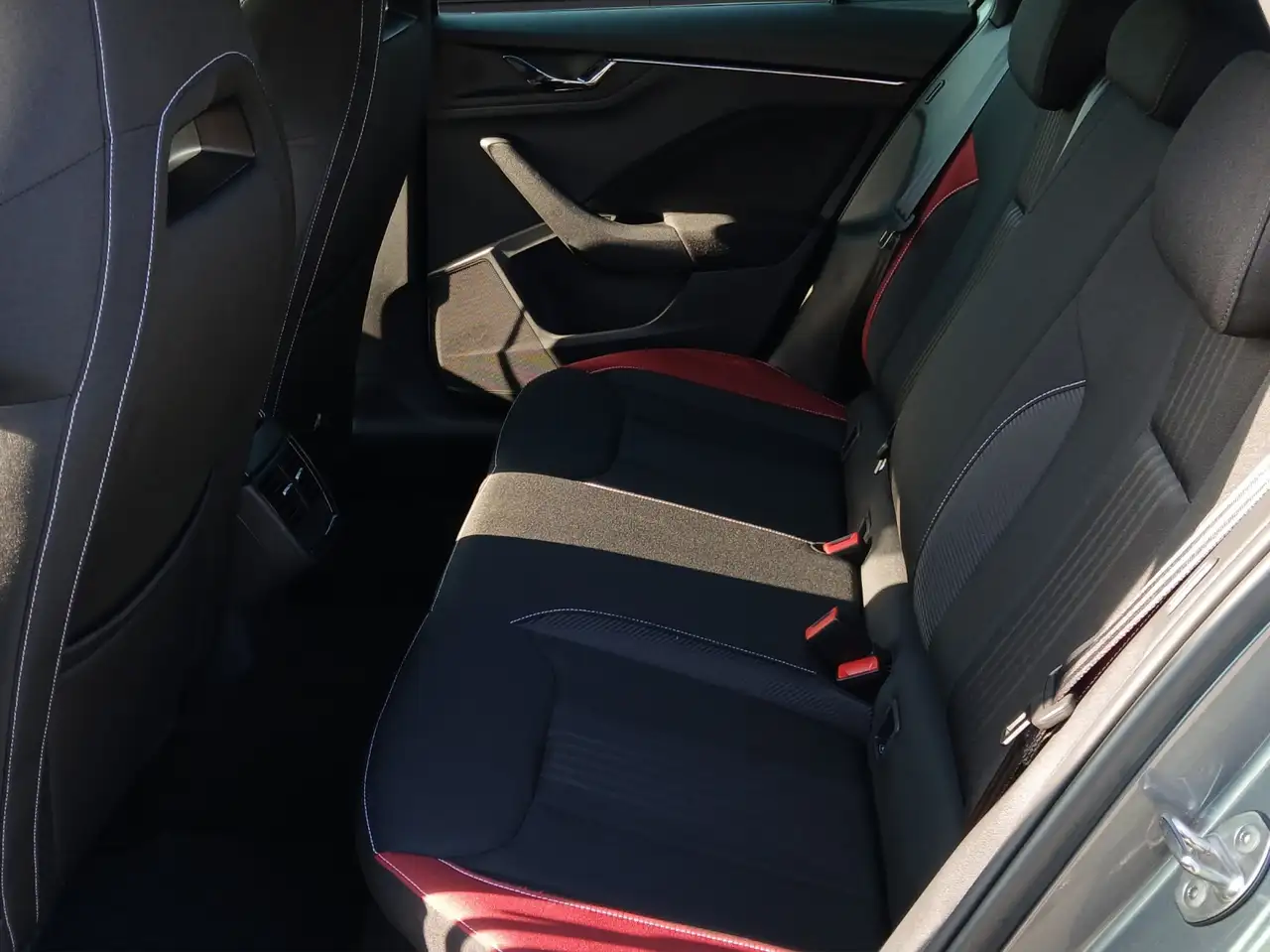 Skoda Kamiq TSI Monte-Carlo LED Pano APP GRA PDC SHZ 18" — Galería del vehículo 11