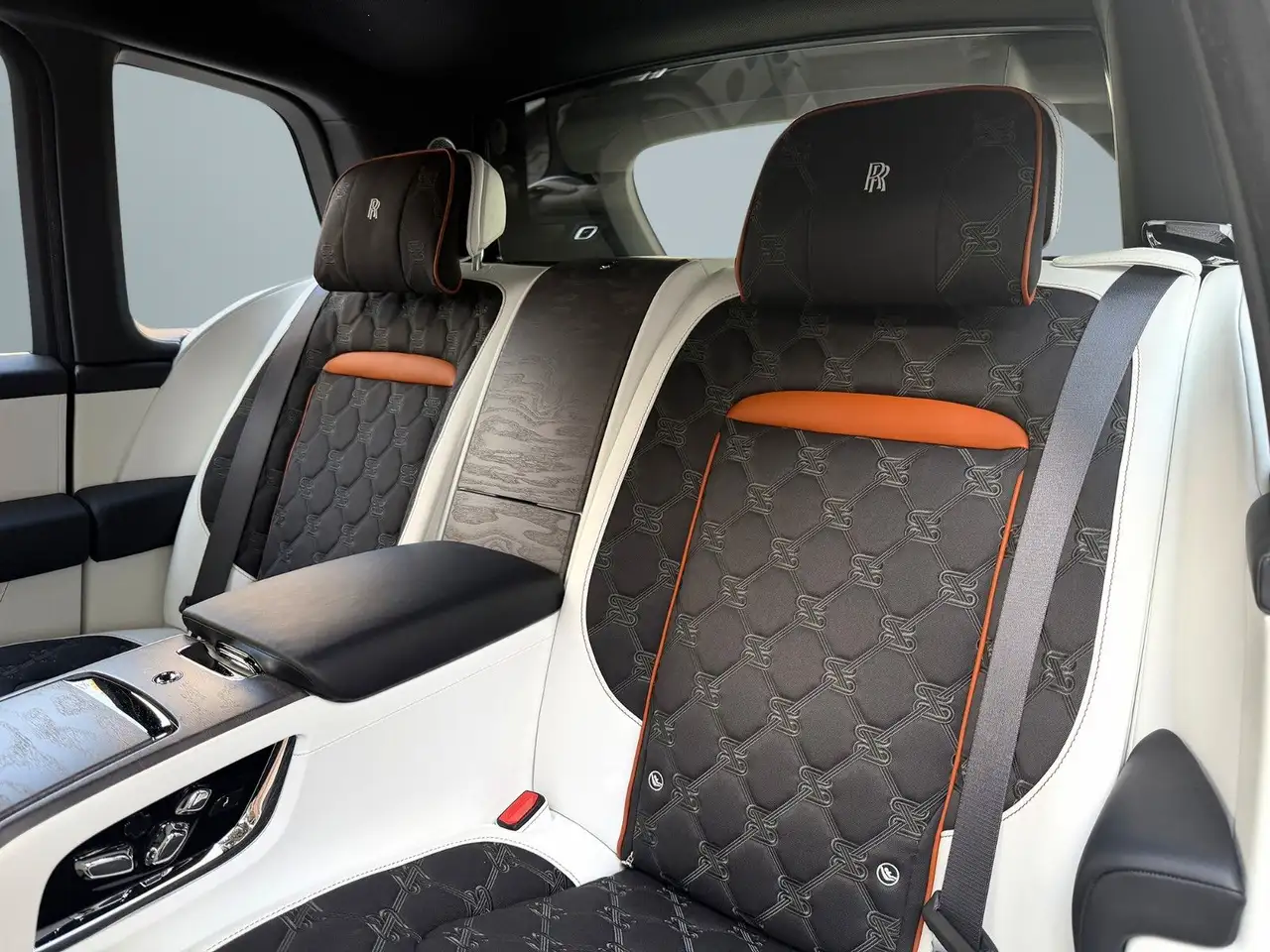 Rolls-Royce Cullinan 4 Seats Audio Series II heated&cooled — معرض صور السيارة 8
