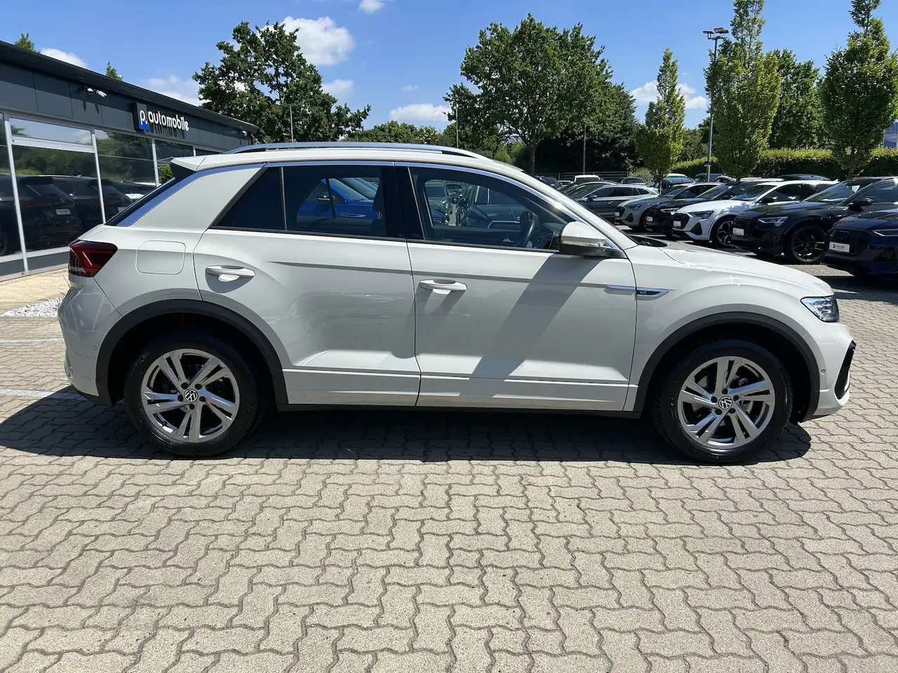 Volkswagen T-Roc 1.0 TSI R-Line*LED*VC*ACC*APPLE CAR PLAY* — Vehicle gallery 15