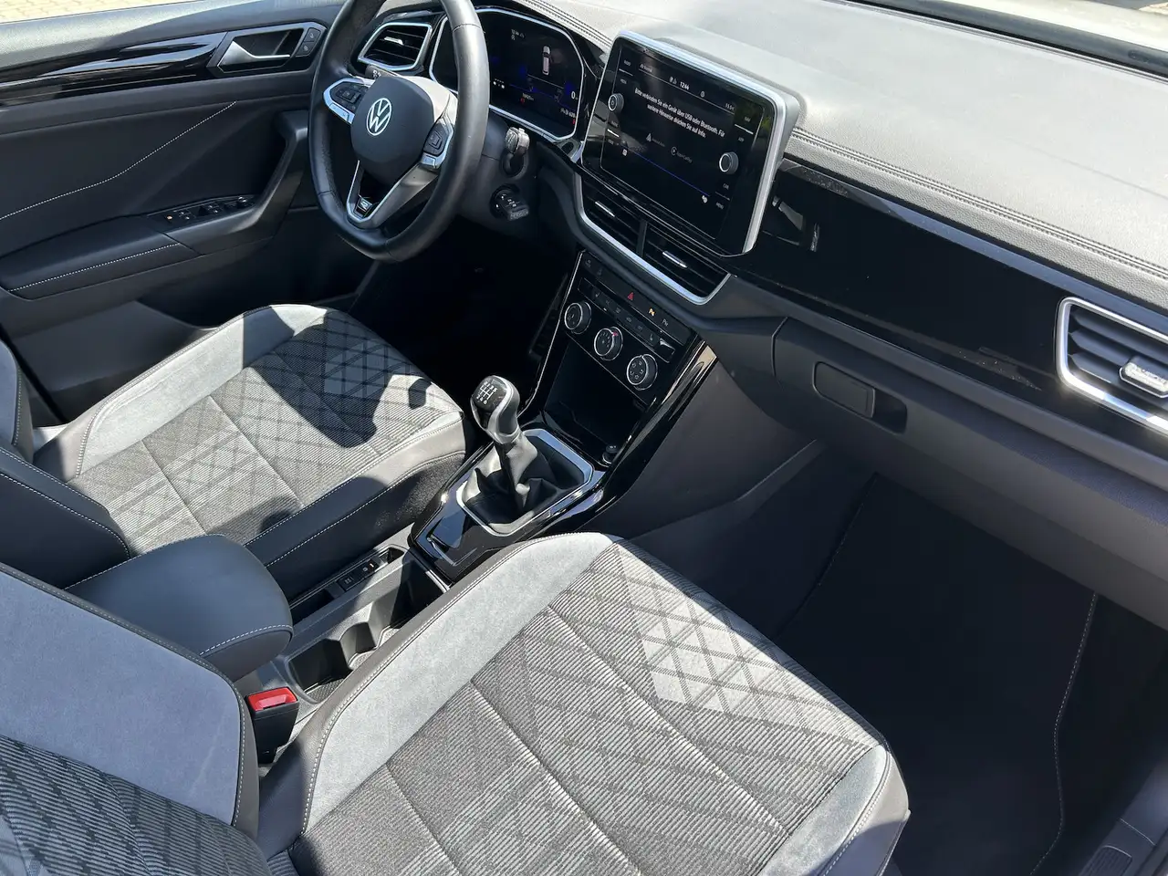 Volkswagen T-Roc 1.0 TSI R-Line*LED*VC*ACC*APPLE CAR PLAY* — Vehicle gallery 13
