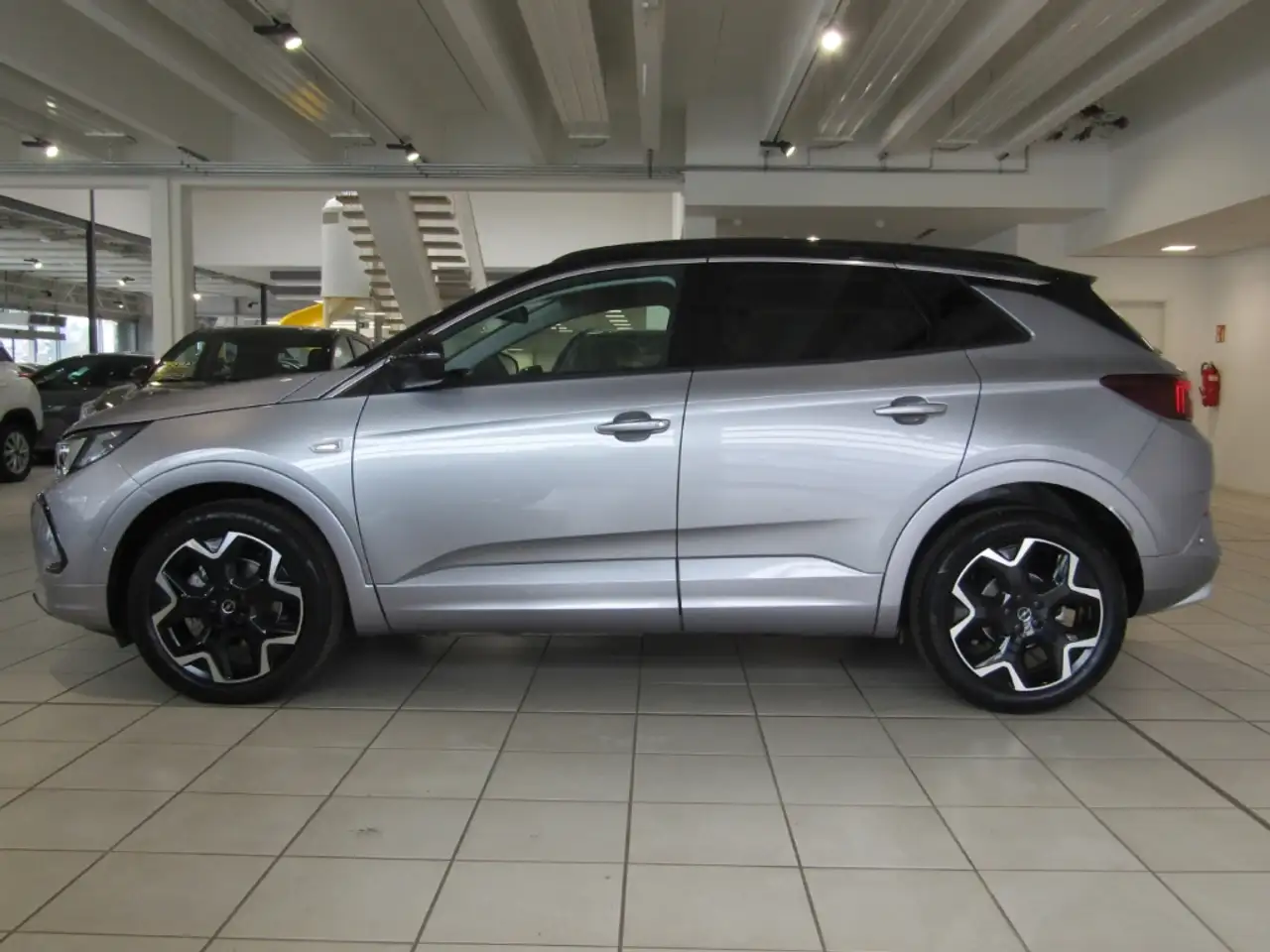 Opel Grandland Ultimate, 1.2 131PS AUTOM NAV SHZ LHZ TEMP KAM PDC — Galerie du véhicule 3