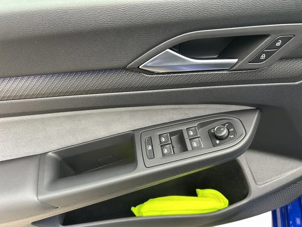 Volkswagen Golf VIII 2.0 TSI DSG 4Motion R DCC PANO*IQ-LIGHT*HE... — معرض صور السيارة 12