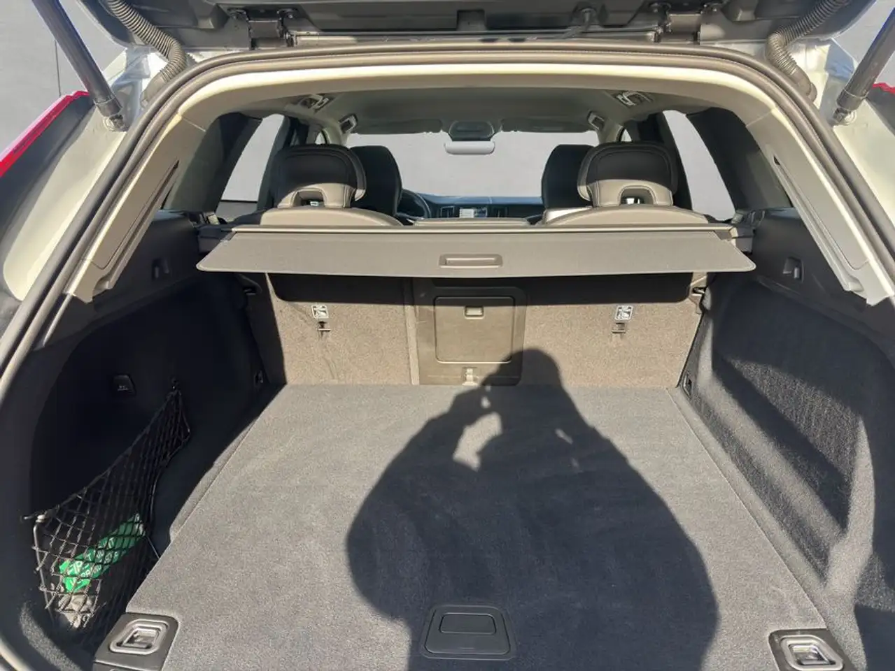 Volvo XC60 XC60 B5 AWD Vollleder Pilot BLIS H&K Voll-LED 19'' — Galería del vehículo 5