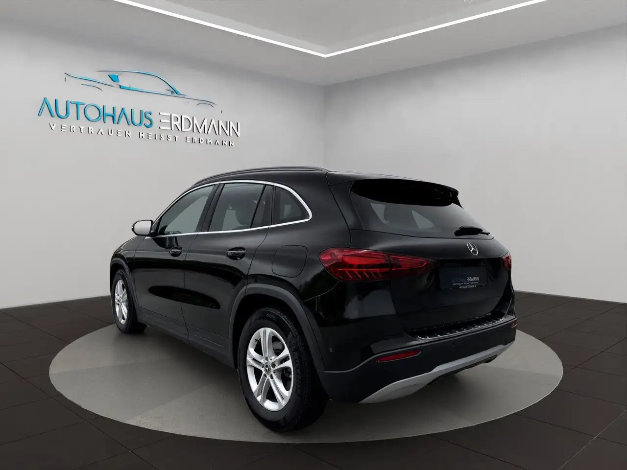 Mercedes-Benz GLA 200 Automatik*Navi*LED*Park-Paket*1.Hand — Galería del vehículo 5