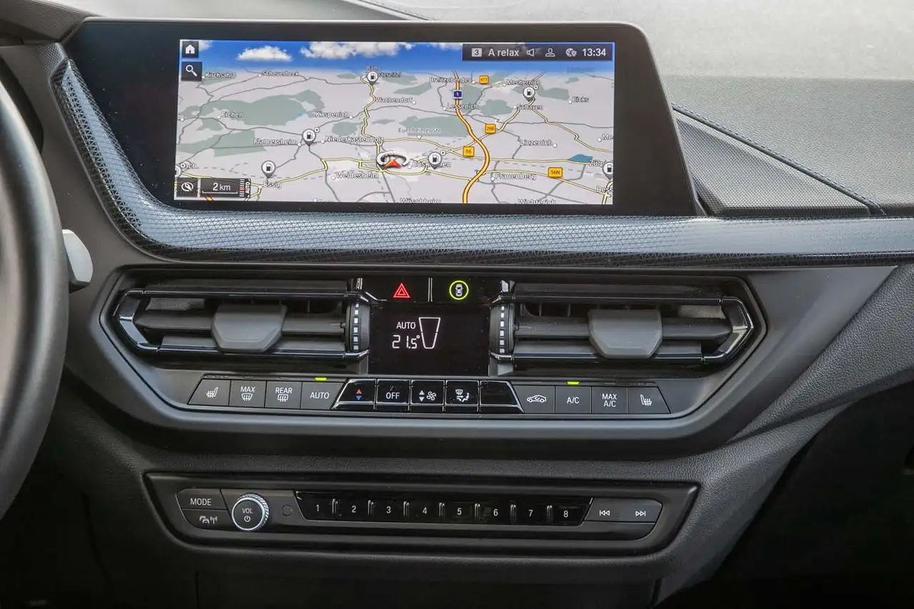 BMW 118 i M Sportpaket Navi LED Klima Sitzhzg — Vehicle gallery 14