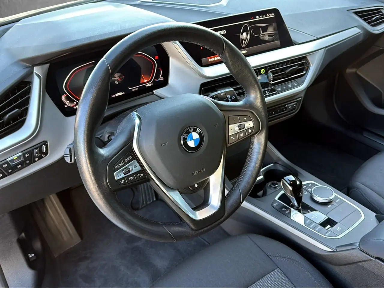 BMW 118 i 5-Türer Advantage Shadow Line — Galería del vehículo 14