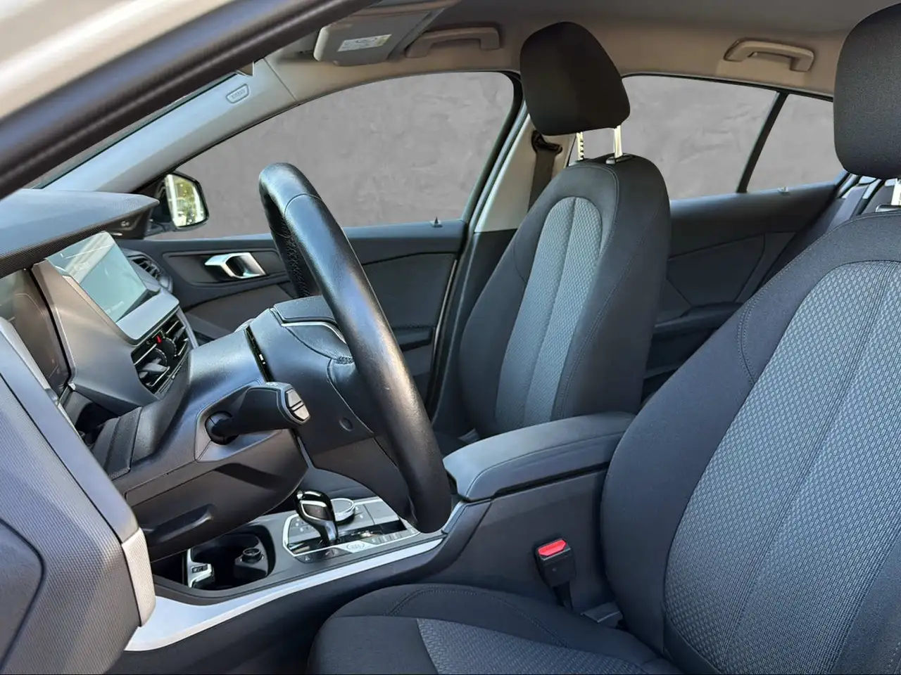 BMW 118 i 5-Türer Advantage Shadow Line — Galería del vehículo 15