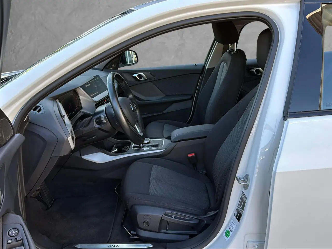 BMW 118 i 5-Türer Advantage Shadow Line — Galería del vehículo 16