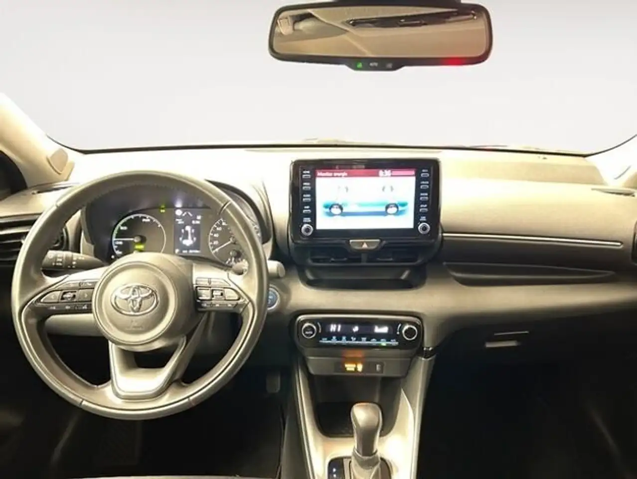 Toyota Yaris 120H 1.5 Active Tech — معرض صور السيارة 8