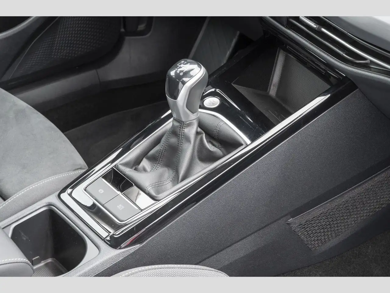 Volkswagen Golf VIII 1,5 Style ESP, Klima, LED, DAB+, APP Connect — Vehicle gallery 9