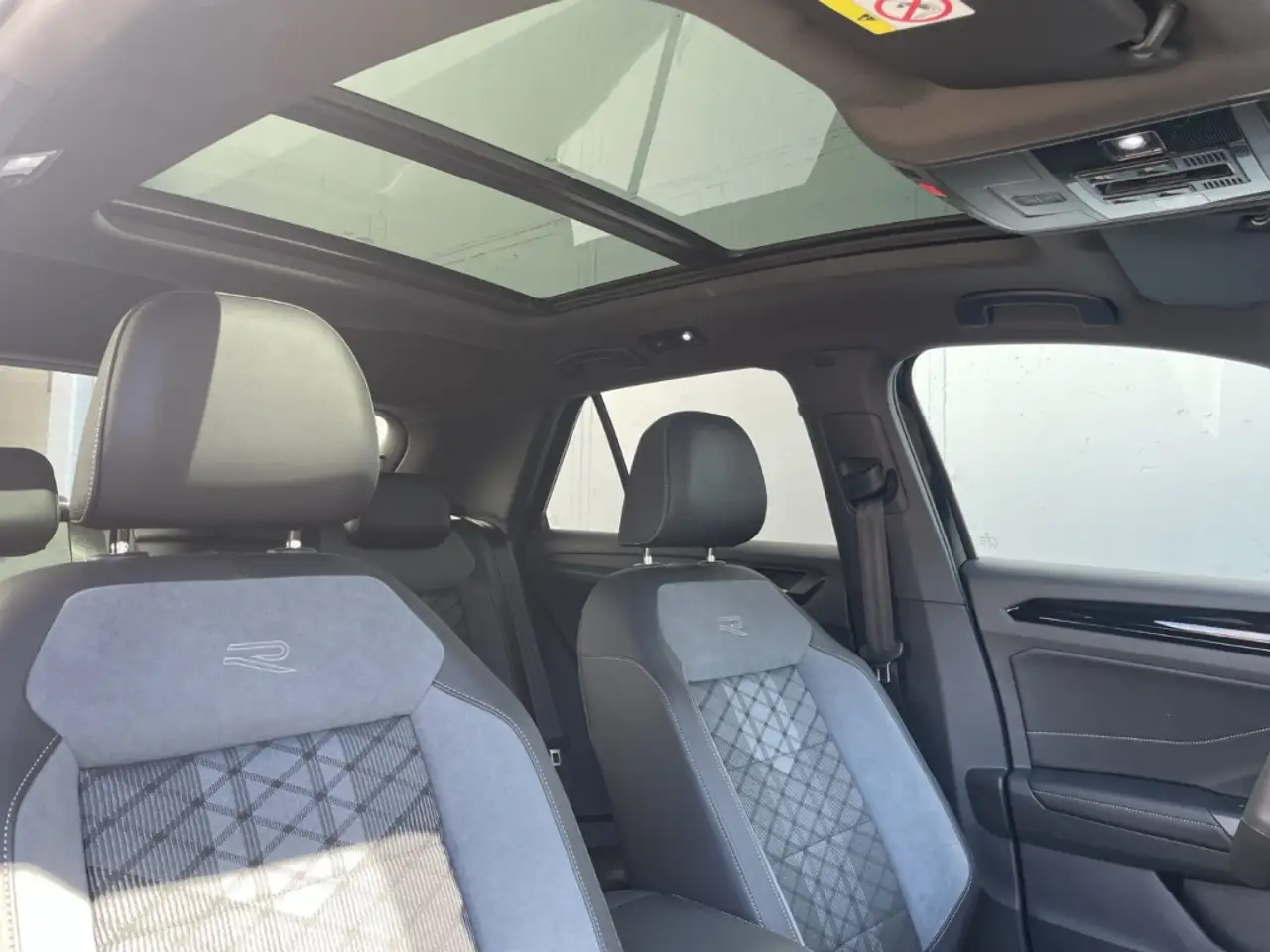 Volkswagen T-Roc 1.5 TSI DSG R-Line Pano/Kamera/IQ.LIGHT/ACC/Navi/A — Galerie du véhicule 10