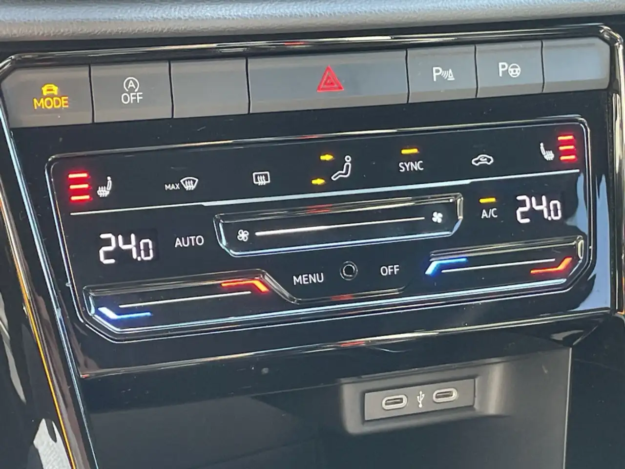Volkswagen T-Roc 1.5 TSI DSG R-Line Pano/Kamera/IQ.LIGHT/ACC/Navi/A — Galerie du véhicule 23