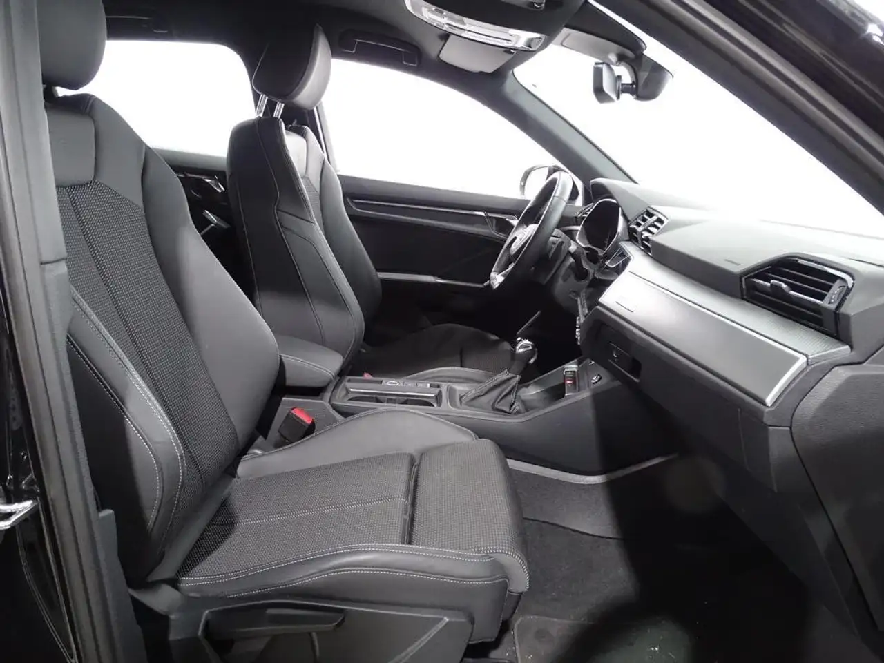 Audi Q3 Sportback 45 TFSIe S line S-tronic — Galería del vehículo 9