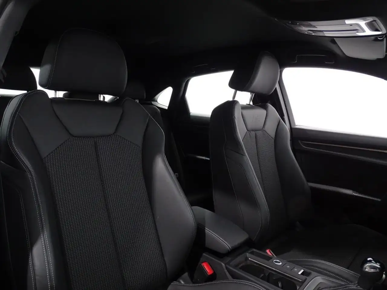 Audi Q3 Sportback 45 TFSIe S line S-tronic — Galería del vehículo 11