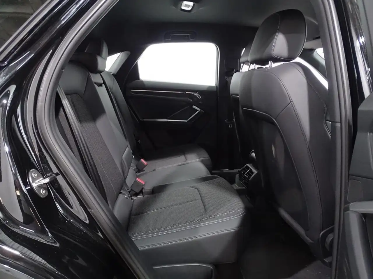 Audi Q3 Sportback 45 TFSIe S line S-tronic — Galería del vehículo 8