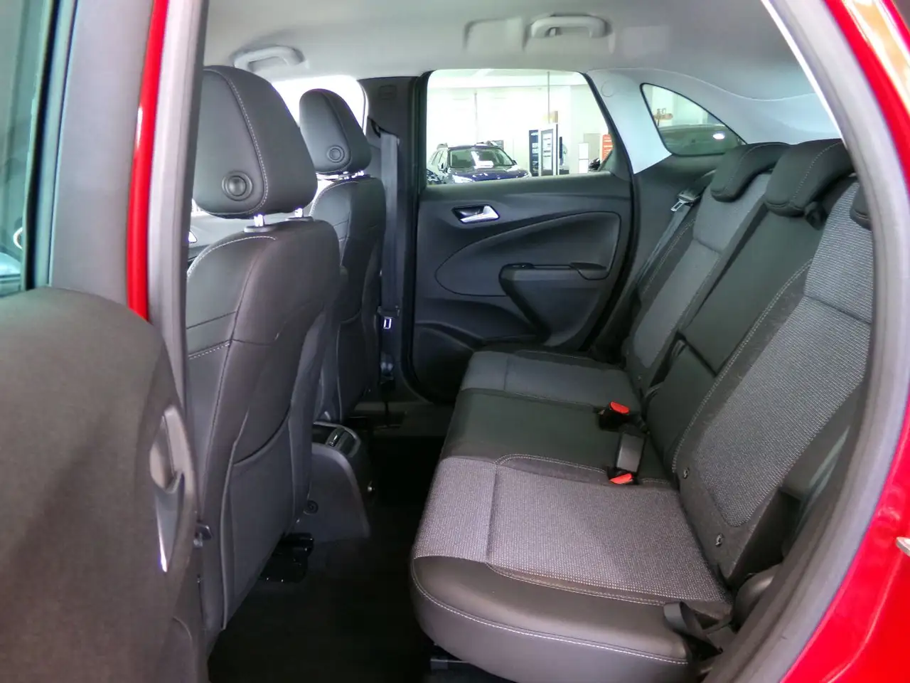 Opel Crossland 1.2 Turbo ELEGANCE LED+Navi+2xKlima+LM — Vehicle gallery 15