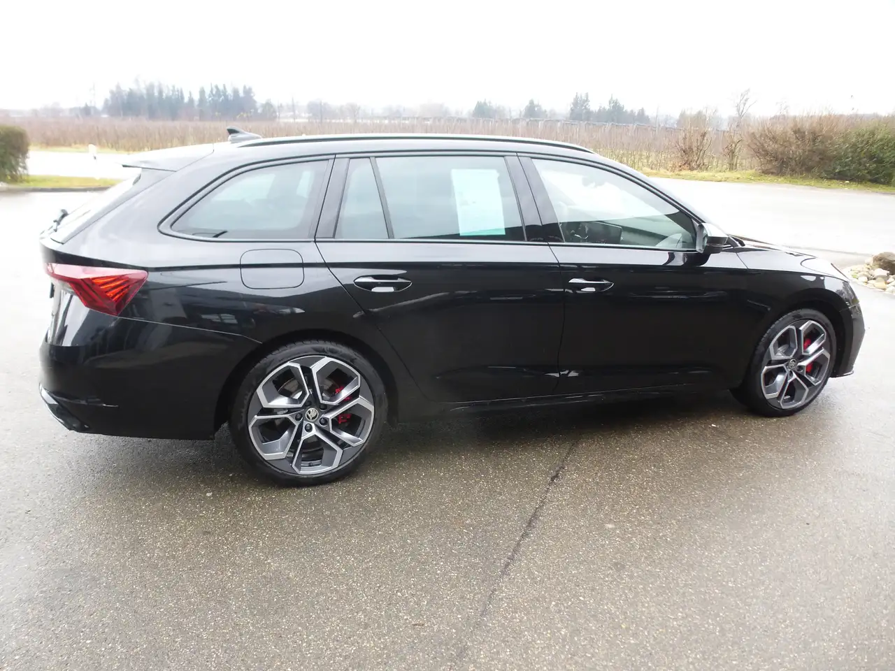 Skoda Octavia RS*SD-Glas*AHK*SHZ VuH*Navi*ACC*Spurwe-Assist*RfK* — معرض صور السيارة 5