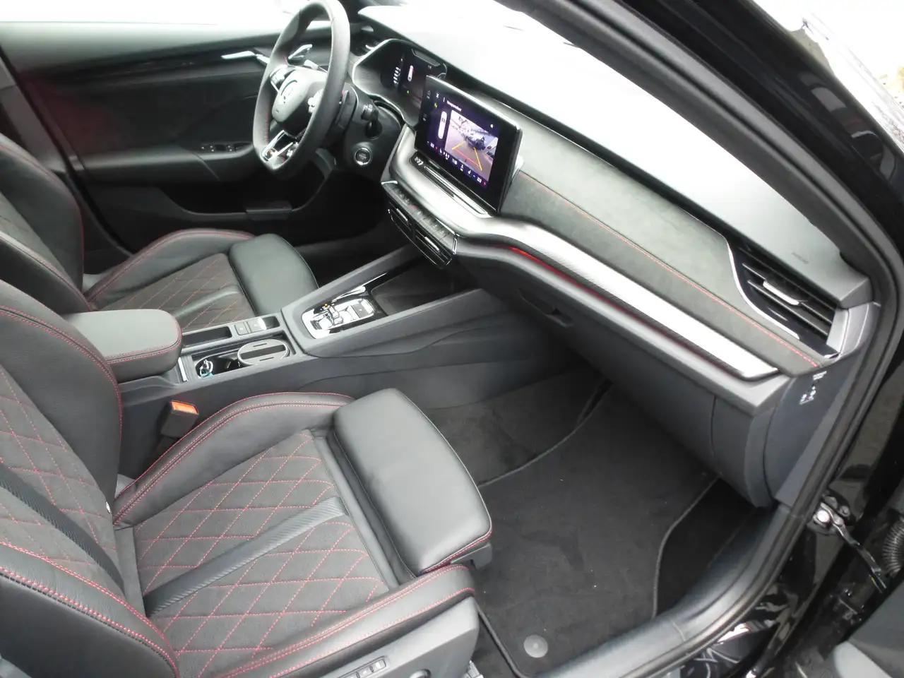 Skoda Octavia RS*SD-Glas*AHK*SHZ VuH*Navi*ACC*Spurwe-Assist*RfK* — معرض صور السيارة 27