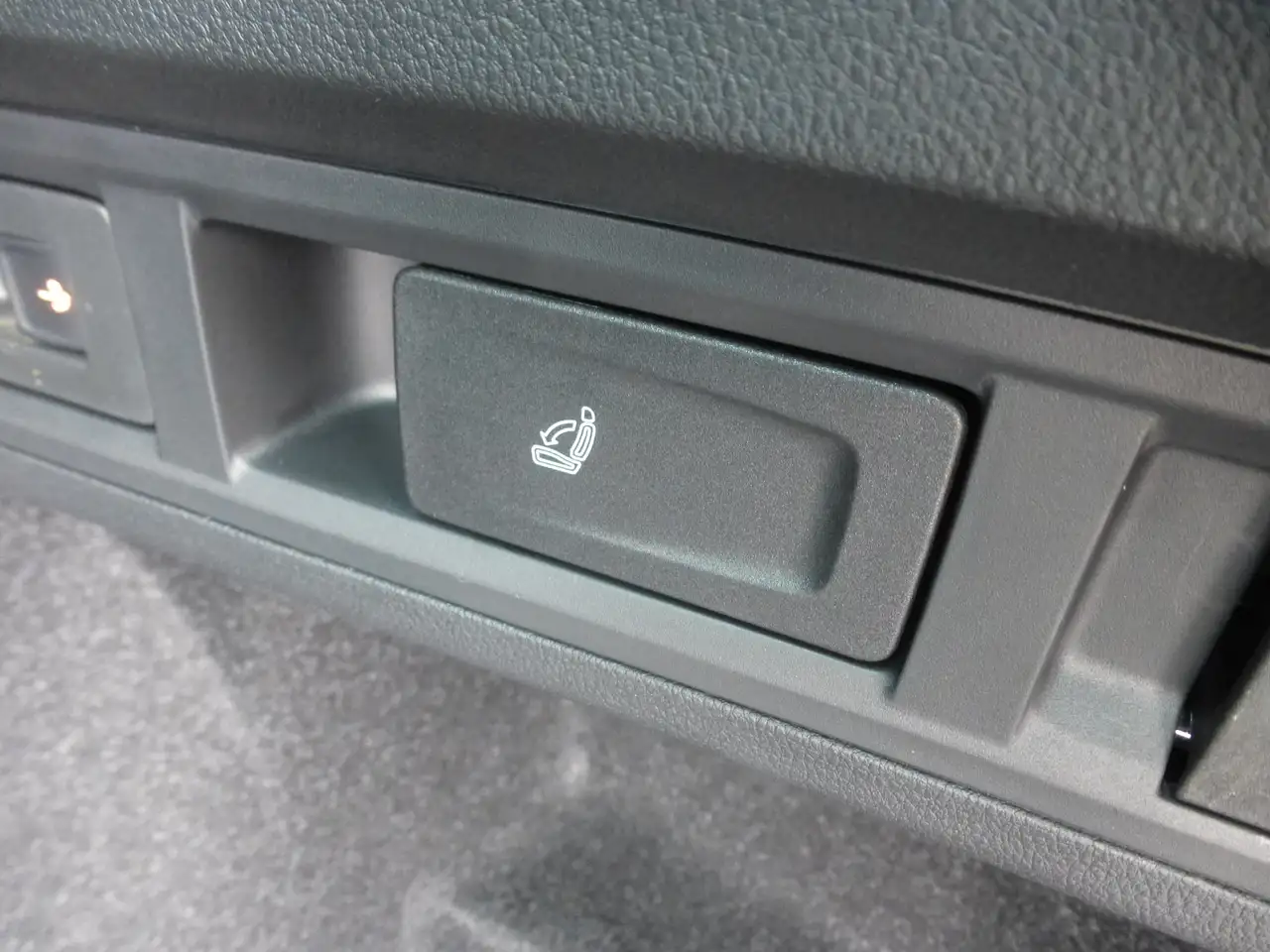 Skoda Octavia RS*SD-Glas*AHK*SHZ VuH*Navi*ACC*Spurwe-Assist*RfK* — معرض صور السيارة 25
