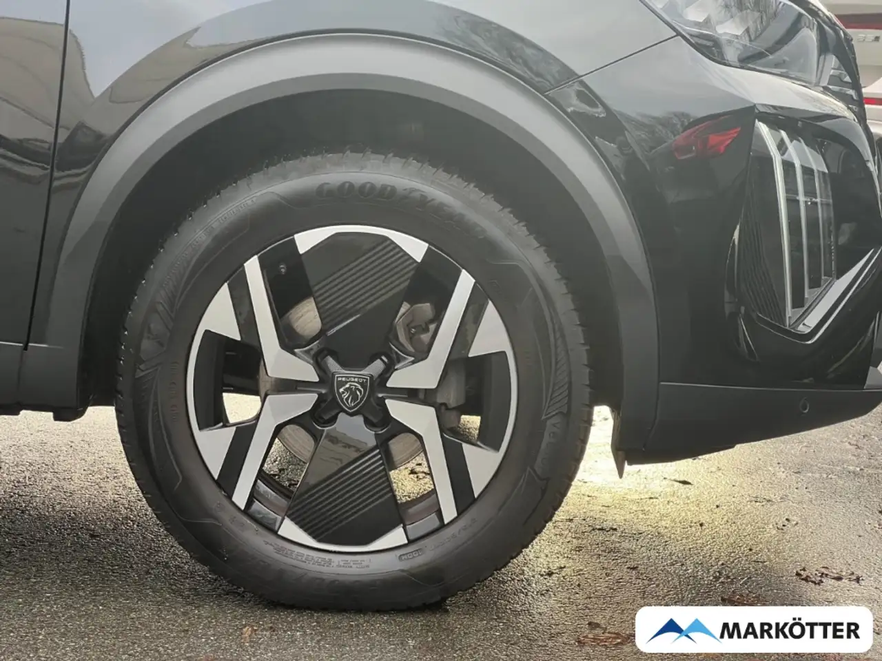Peugeot 2008 GT PureTech 130 SHZ/ALCANTARA/PDC/MASSAGE — Galerie du véhicule 5