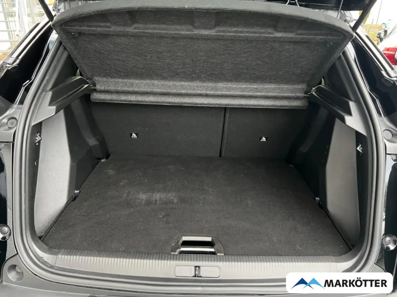 Peugeot 2008 GT PureTech 130 SHZ/ALCANTARA/PDC/MASSAGE — Galerie du véhicule 8