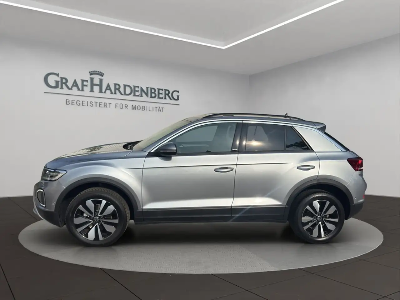 Volkswagen T-Roc Life 1.5 TSI DSG Move — Vehicle gallery 2