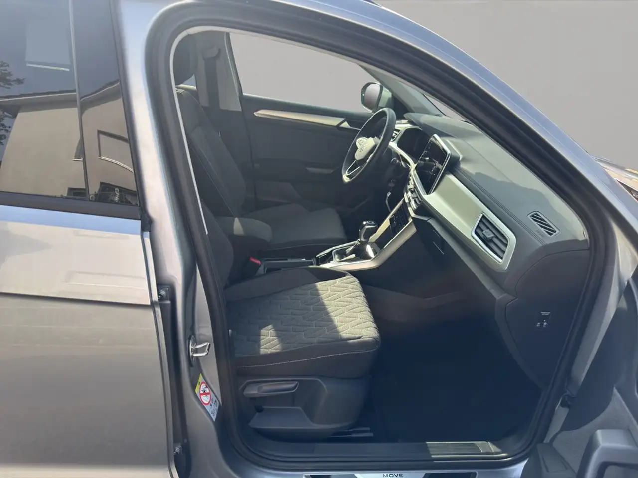 Volkswagen T-Roc Life 1.5 TSI DSG Move — Vehicle gallery 16