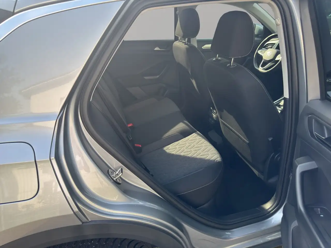 Volkswagen T-Roc Life 1.5 TSI DSG Move — Vehicle gallery 17