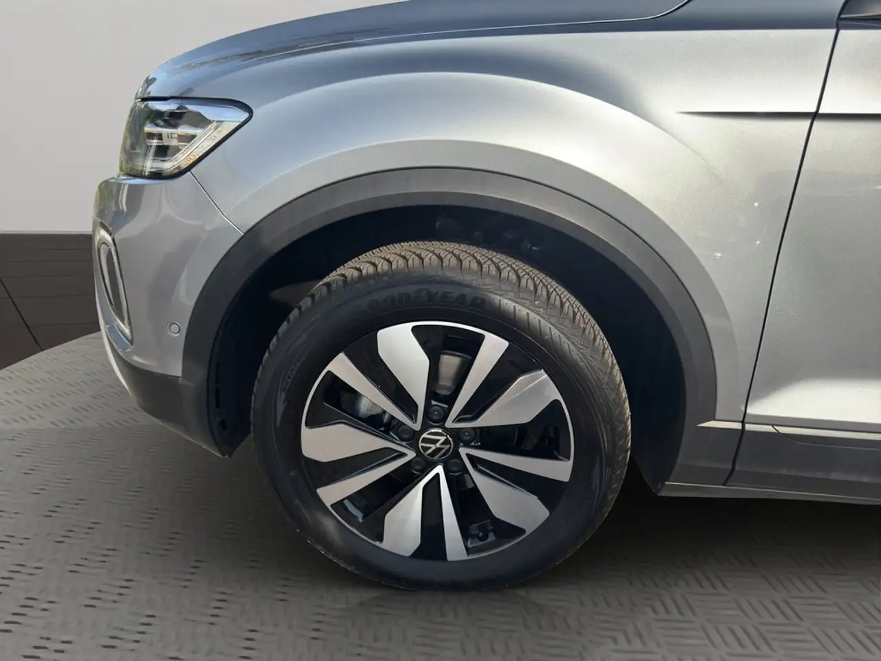 Volkswagen T-Roc Life 1.5 TSI DSG Move — Vehicle gallery 3
