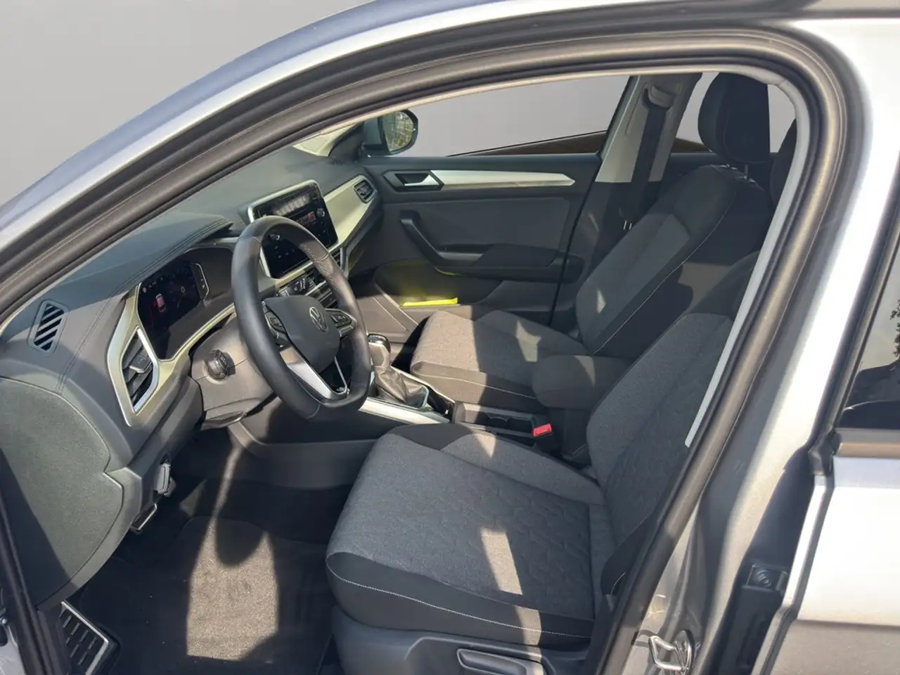 Volkswagen T-Roc Life 1.5 TSI DSG Move — Vehicle gallery 10