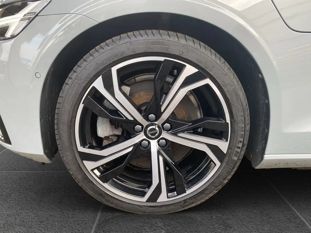 Volvo V60 Kombi T8 Plus Dark Recharge WiPa*SitzHZG*Navi — Vehicle gallery 15