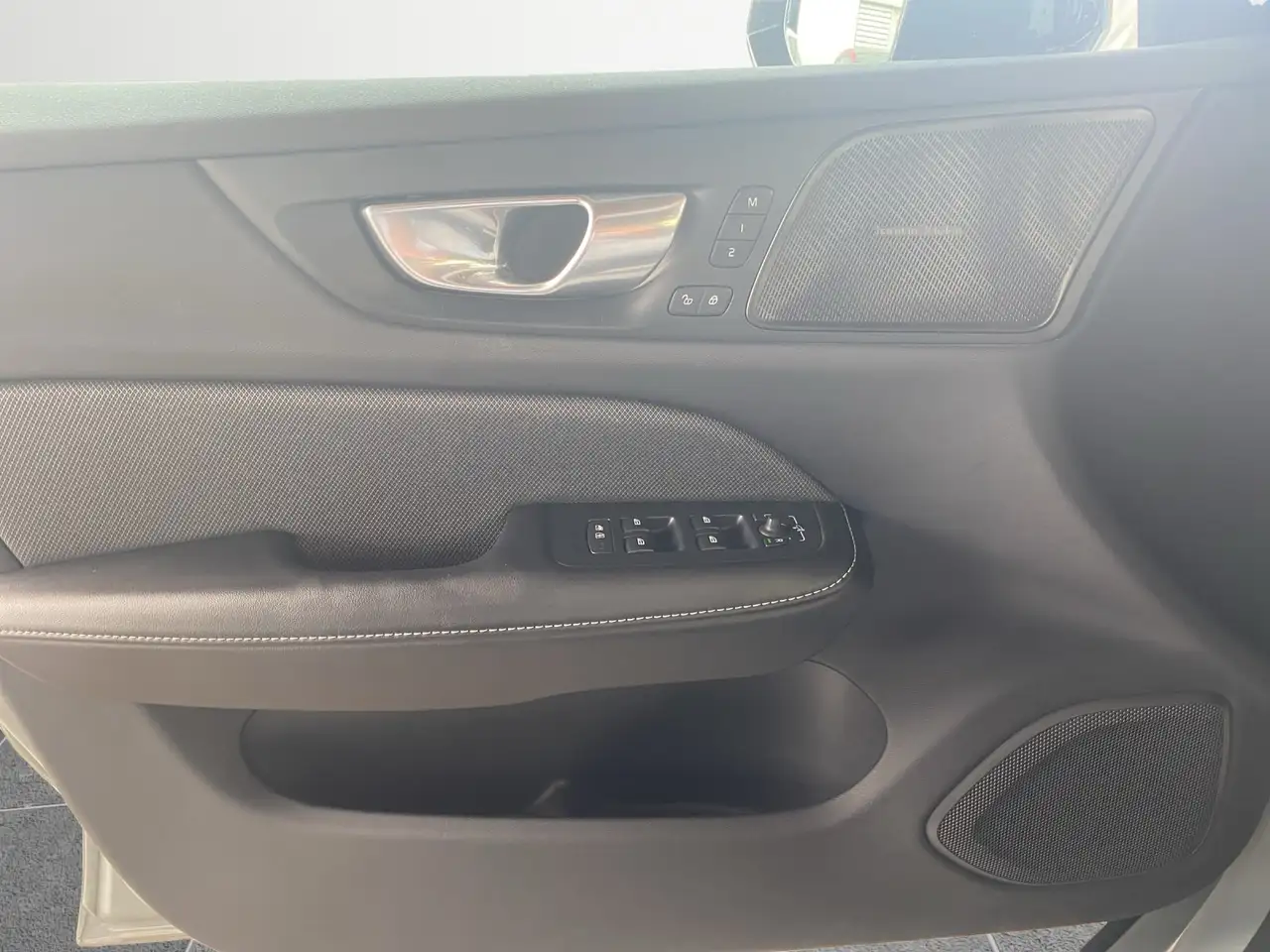 Volvo V60 Kombi T8 Plus Dark Recharge WiPa*SitzHZG*Navi — Vehicle gallery 17