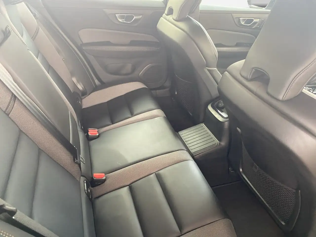Volvo V60 Kombi T8 Plus Dark Recharge WiPa*SitzHZG*Navi — Vehicle gallery 13