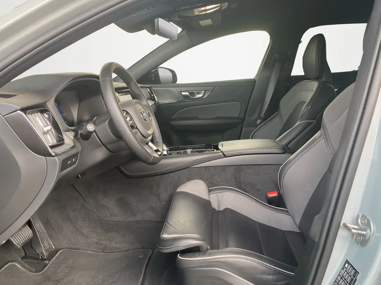 Volvo V60 Kombi T8 Plus Dark Recharge WiPa*SitzHZG*Navi — Vehicle gallery 7